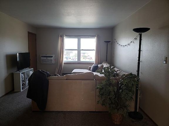 4th image of 823 Ann Ct