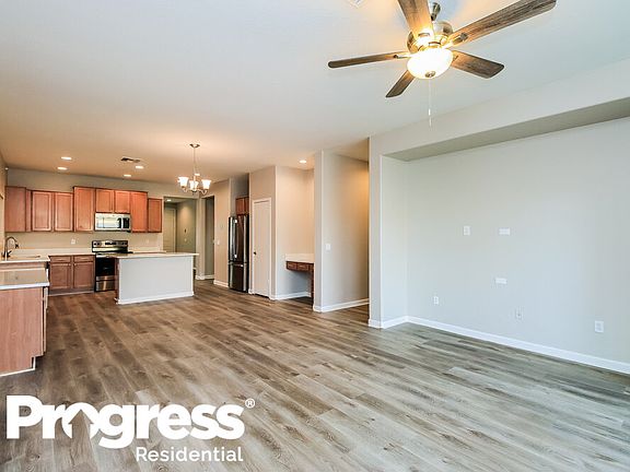 3rd image of 1256 W Desert Glen Dr
