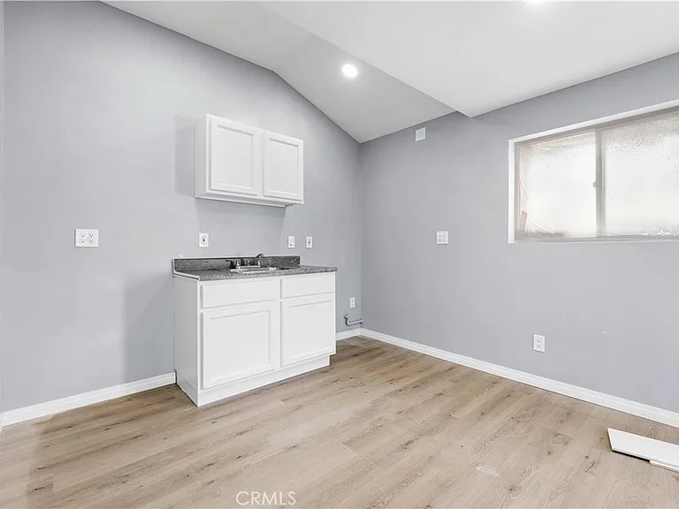 5651 Radford Ave — Photo 8
