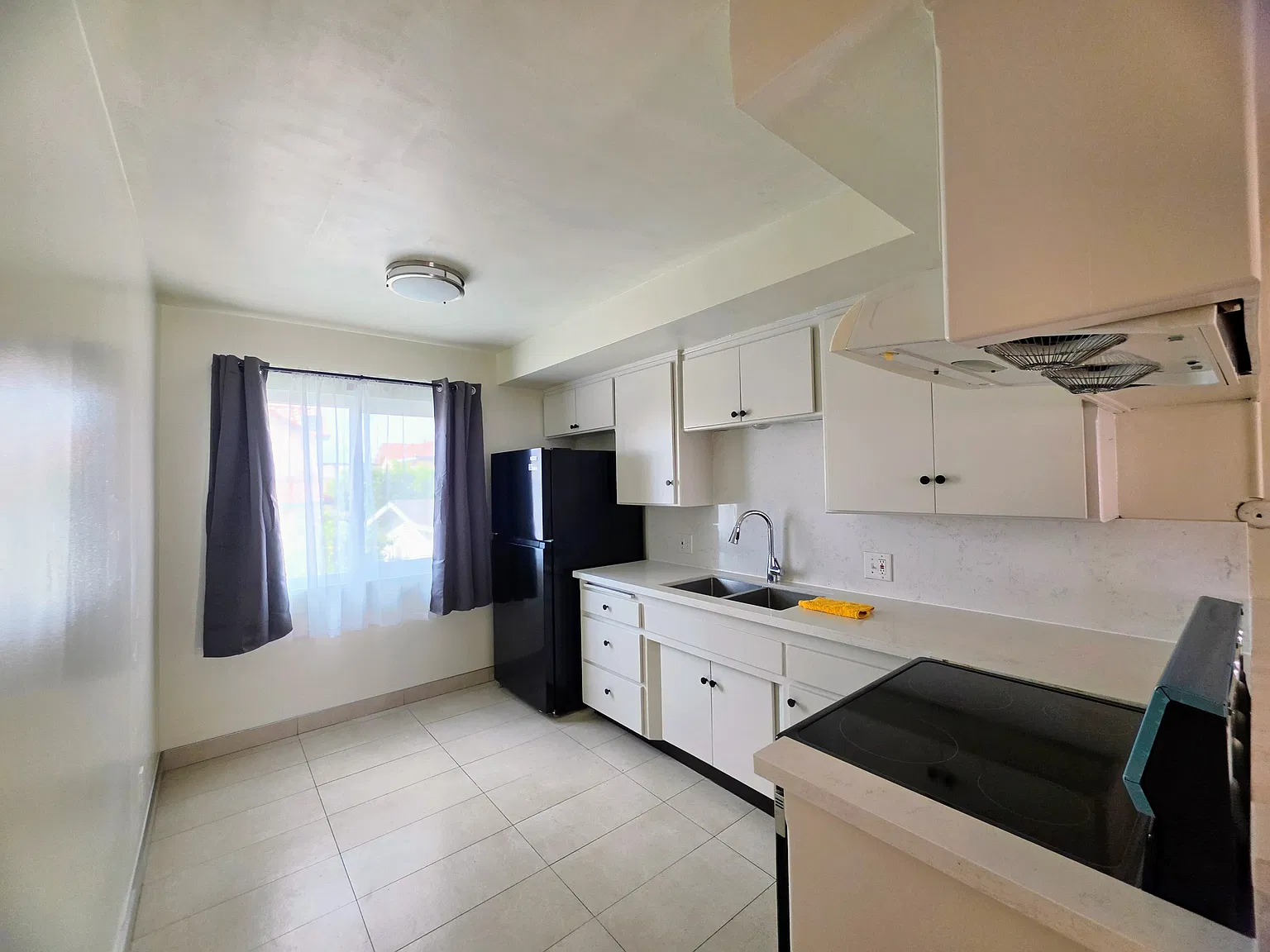 2 bed, 900 sqft, $2,400 — Photo 4