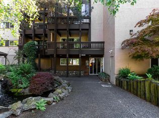 1020 Esquimalt Rd #308, Esquimalt, BC V9A3N2