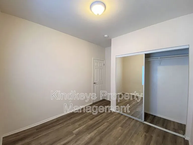4674 Iowa St — Photo 14