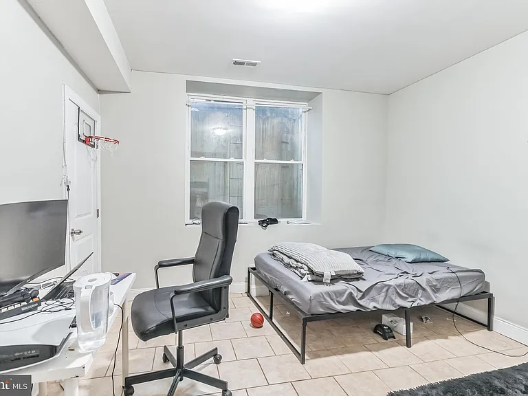 331 N 40th St #1B — Photo 31