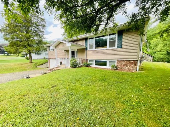 37 Beckwith Dr, Russell, PA 16345