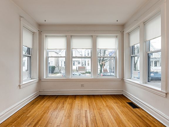 2nd image of 1628 W Berwyn Ave #1
