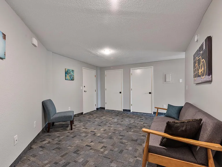 154 E Broadway St — Photo 13