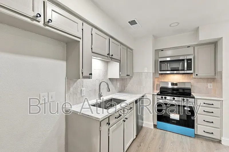 2 bed, 1.0 bath, 927 sqft, $1,650 — Photo 3