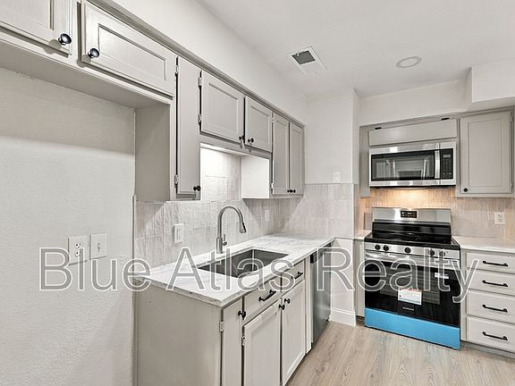 3rd image of 116 Maple St APT A