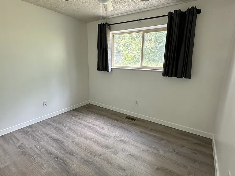 381 E 200 N #381 — Photo 13