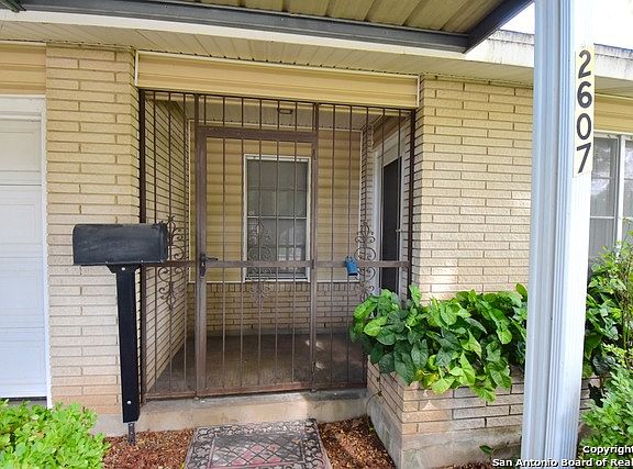2nd image of 2607 Stratford Ct