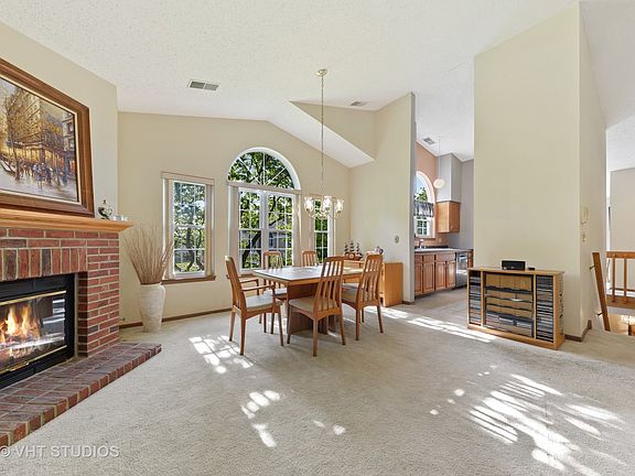 4th image of 820 W Happfield Dr