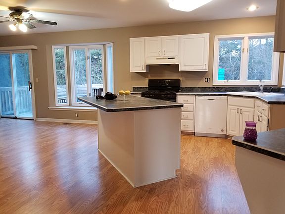 5th image of 3270 Amberwood Dr