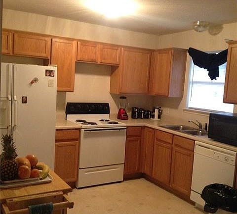 5th image of 617 Delphinium Dr
