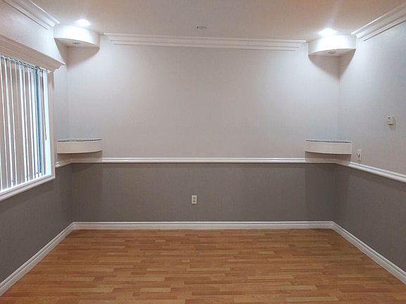 4th image of 11737 Vanowen St #203