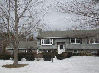 8 Carriage Dr, Exeter, NH 03833