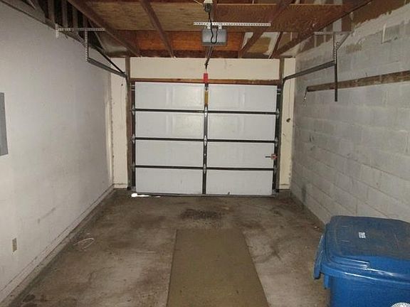 2nd image of 3235 Meadowlea Cir N