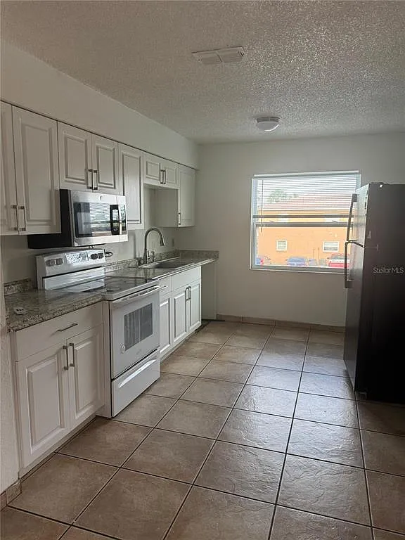 2 bed, 1.0 bath, 900 sqft, $1,400 — Photo 3