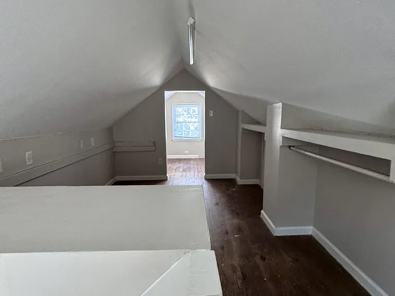 1105 W Rock Spring Rd #B — Photo 15