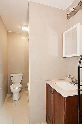 Rented by Perry Associates NYC Inc | media 17