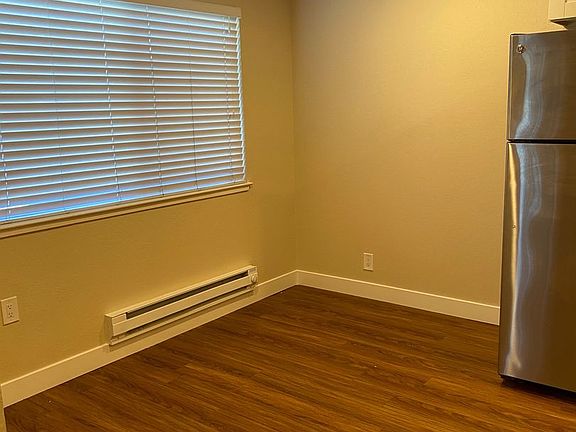 5th image of 3730 Moorpark Ave #19