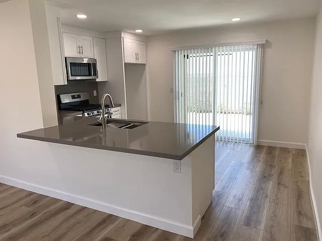 471 N Olive St — Photo 3