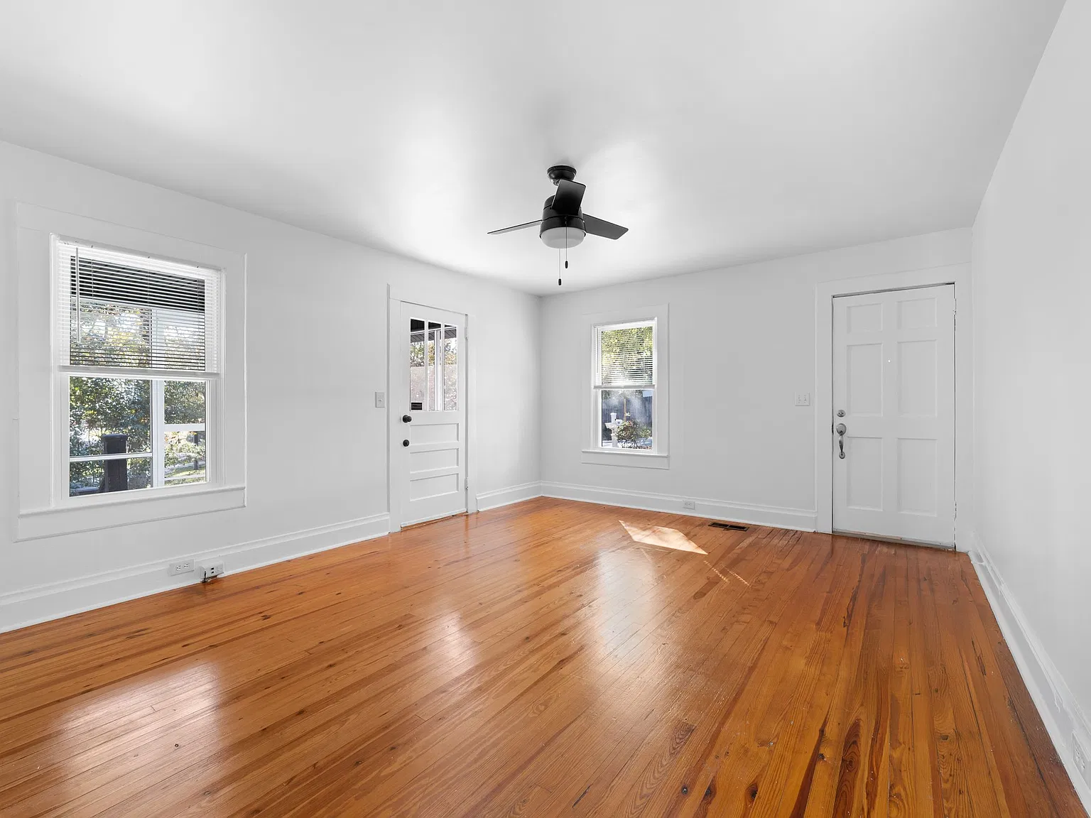 2 bed, 1.0 bath, 1300 sqft, $1,750 — Photo 4