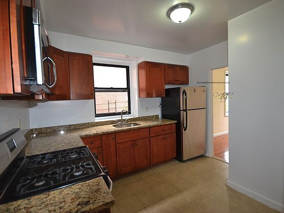 5th image of 35-05 Parsons Blvd #511