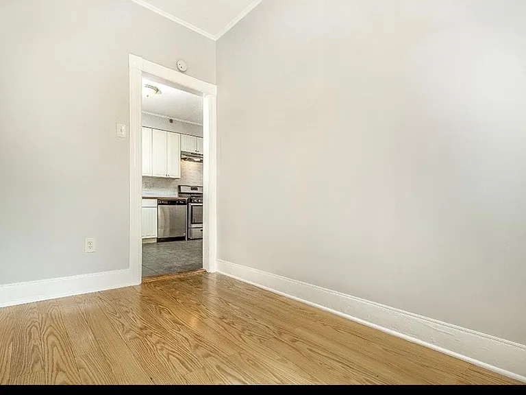 81 E 24th St #2 — Photo 6