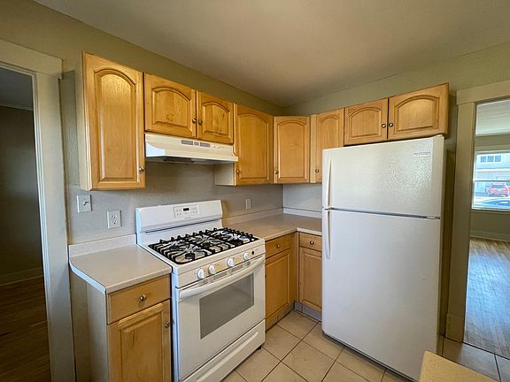 5th image of 2300 Elmwood Ave APT 2