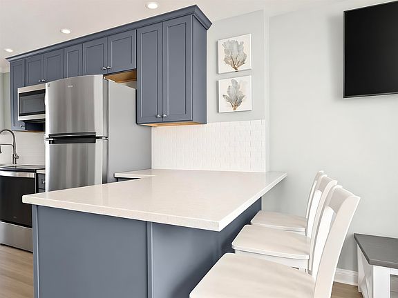 5th image of 933 Ocean Blvd #102