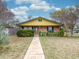 215 W Pecos St, Uvalde, TX 78801