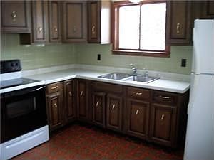 3rd image of 148 Linwood Ave