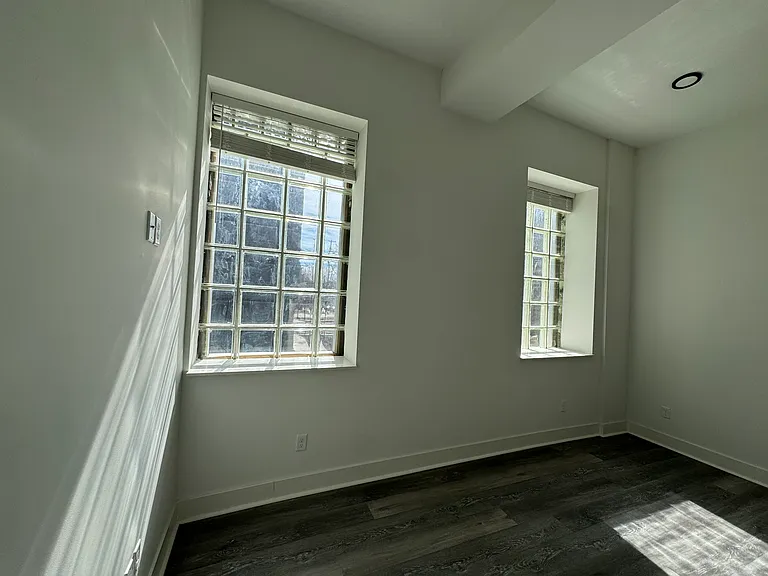 346 Miller St — Photo 17