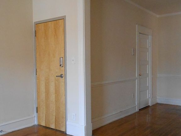 2nd image of 1102 W Grace St APT 8