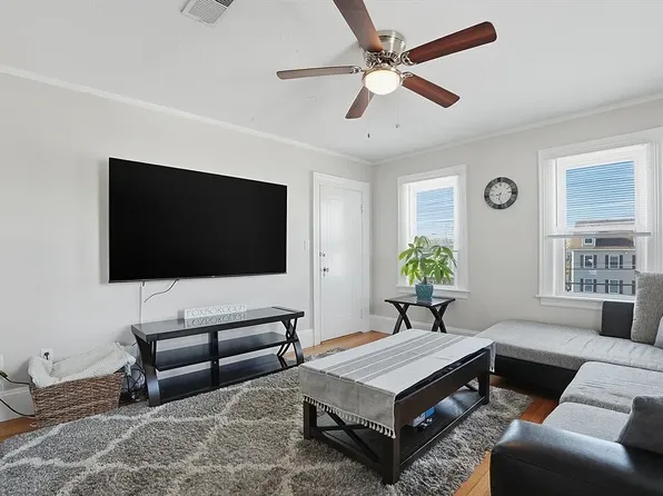 18 Cocasset St APT 5, Foxboro, MA 02035