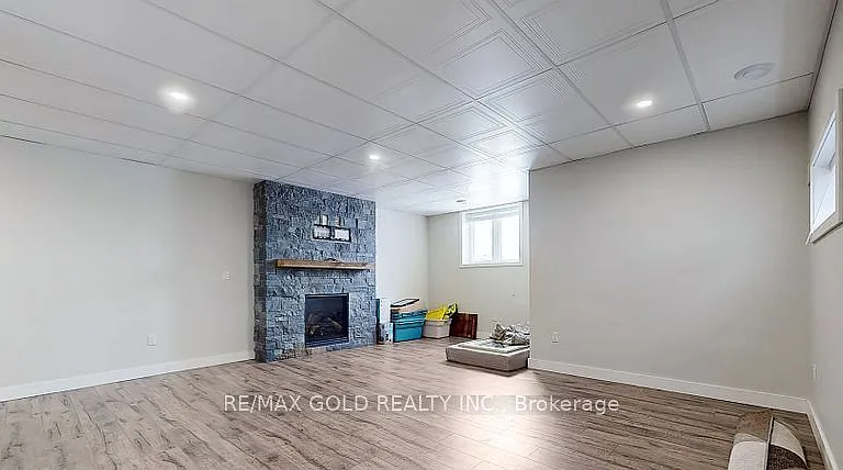997 West Village Sq — Photo 33