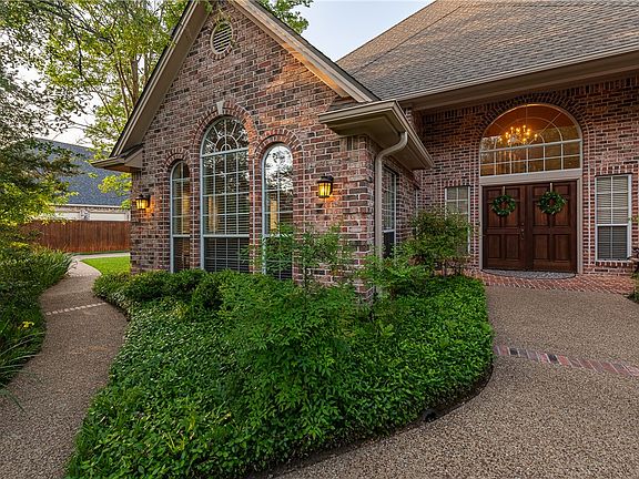 2nd image of 4705 Saint Andrews Dr