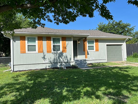 3rd image of 427 NE 38th St