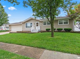 2100 Warwick Dr, Springfield, IL 62704