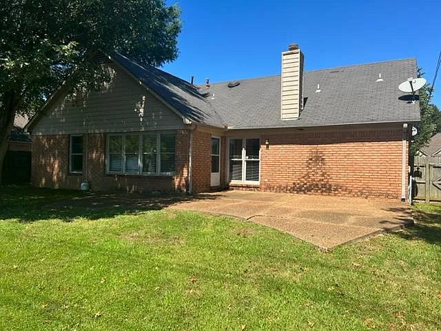 8511 Shingle Oaks Dr — Photo 2