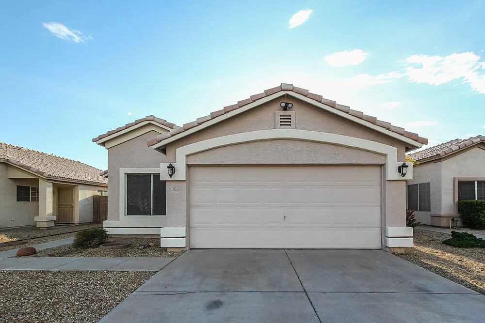 3 bed, 2.0 bath, 1313 sqft, $2,245 — Photo 1
