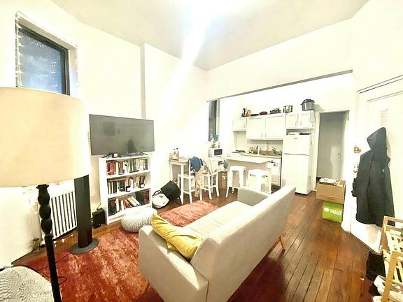 3rd image of 17 Stuyvesant St #1BW