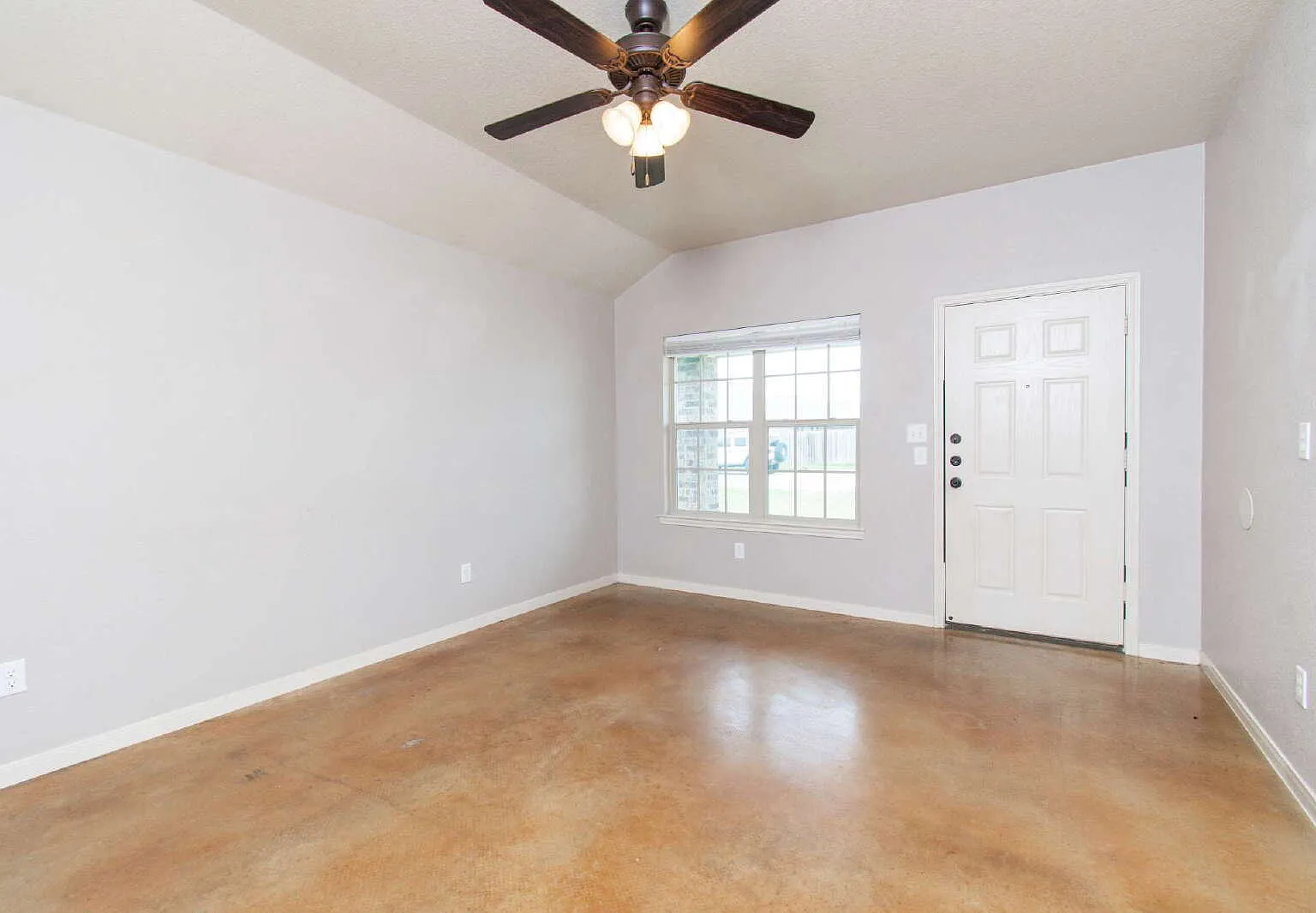3 bed, 2.0 bath, 1316 sqft, $1,250 — Photo 3