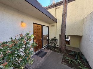 34 Caprock Ct, Glendale, CA 91206