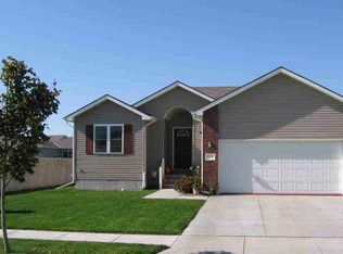 10641 Northloch St, Waverly, NE 68462