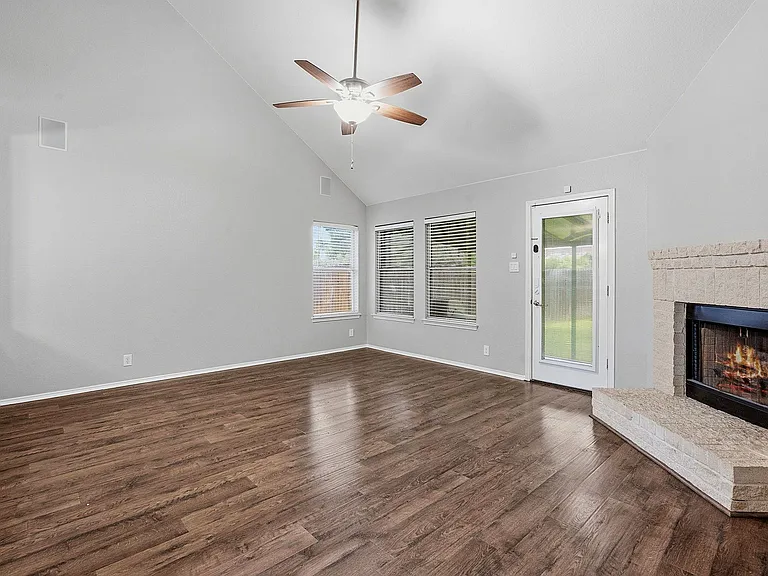 5003 Cleves St — Photo 3