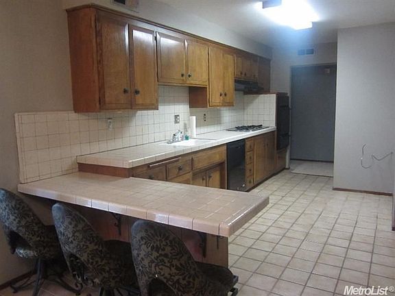 4th image of 2200 Amanda Way