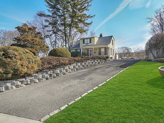 3rd image of 21 Hill Dr