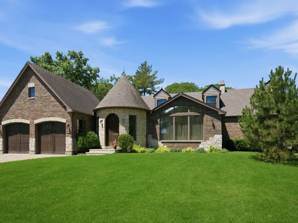 10S230 S Grant St, Burr Ridge, IL 60527