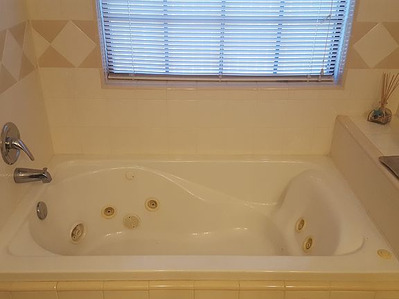 Jacuzzi tub in Master Bath